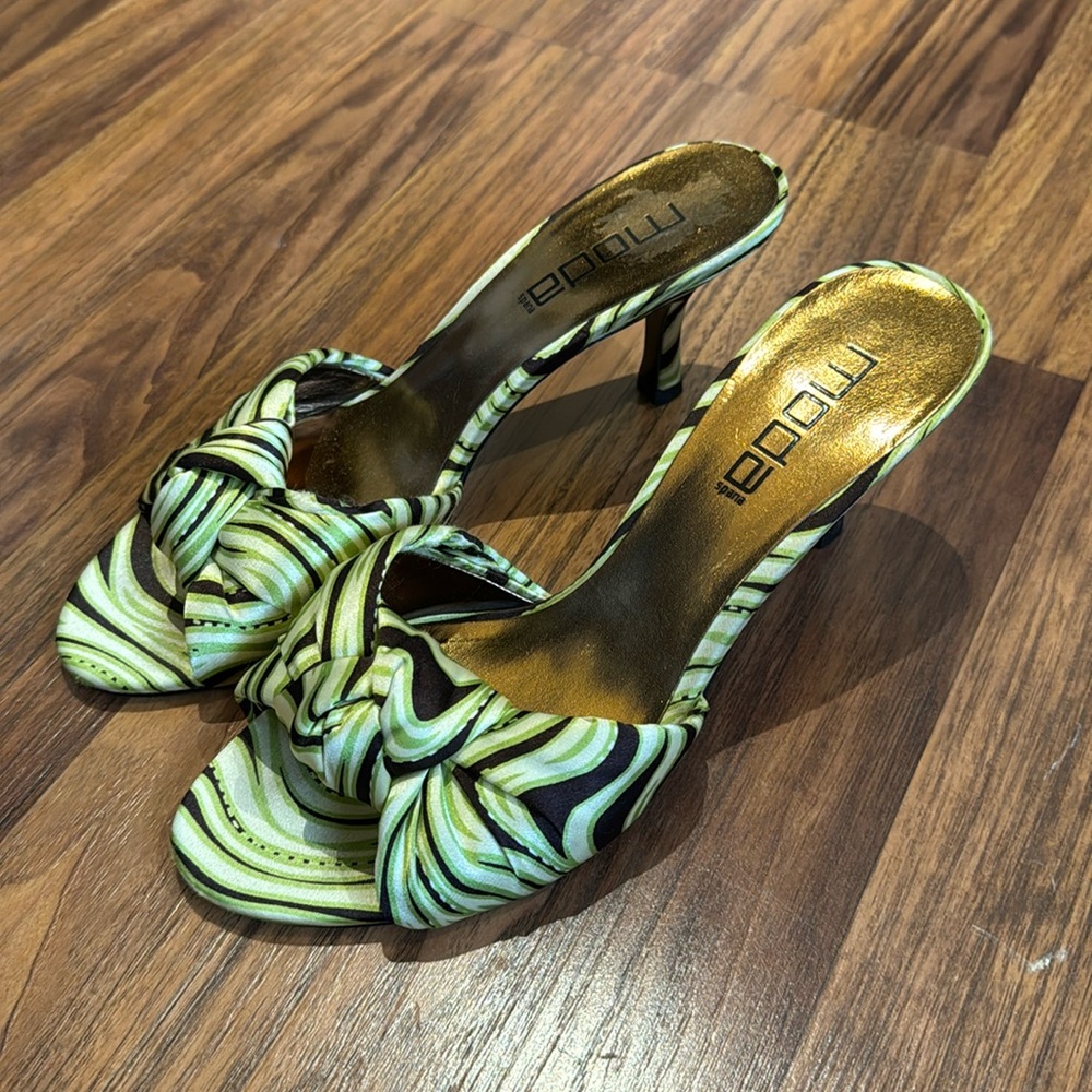 Y2K mule kitten heels!